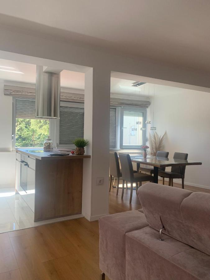 Apartmani Emilio โนวาลยา ภายนอก รูปภาพ