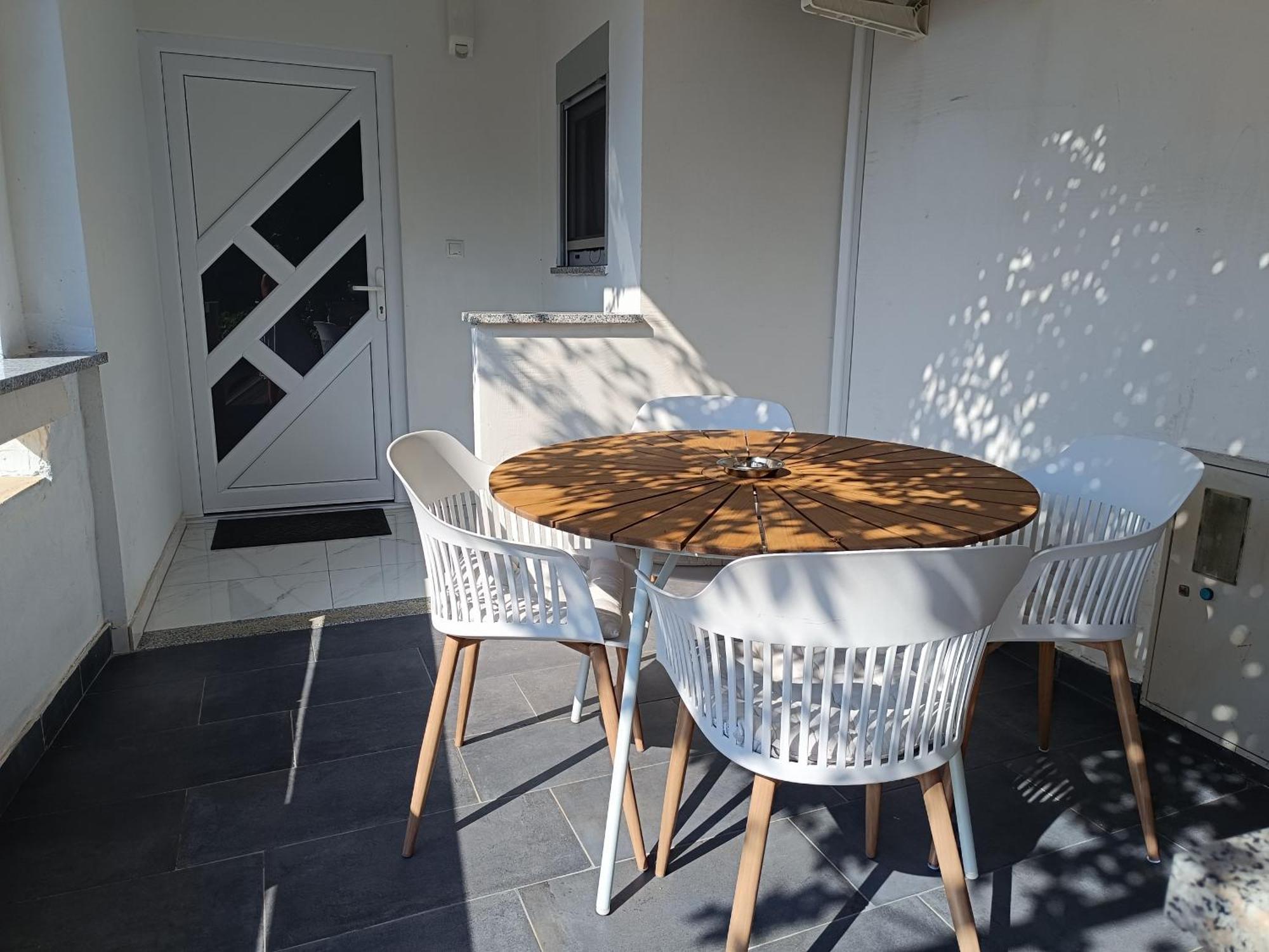 Apartmani Emilio โนวาลยา ภายนอก รูปภาพ