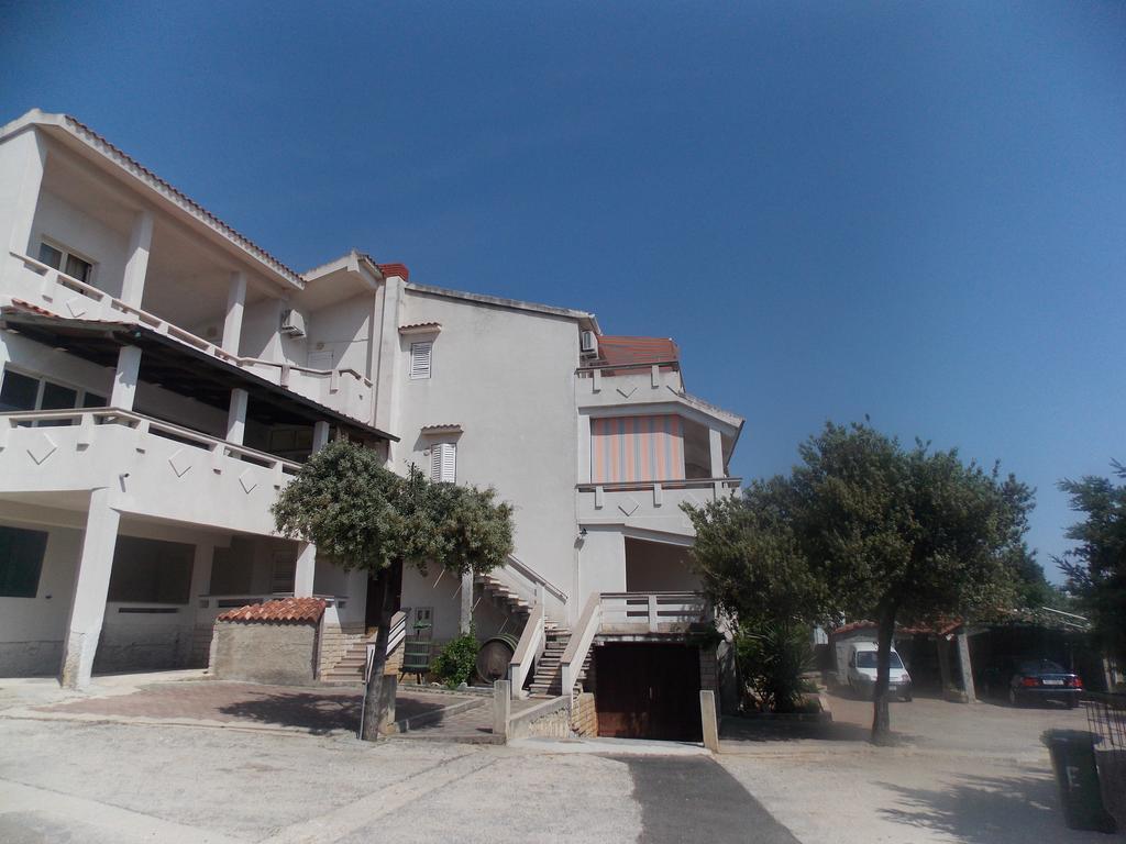 Apartmani Emilio โนวาลยา ภายนอก รูปภาพ