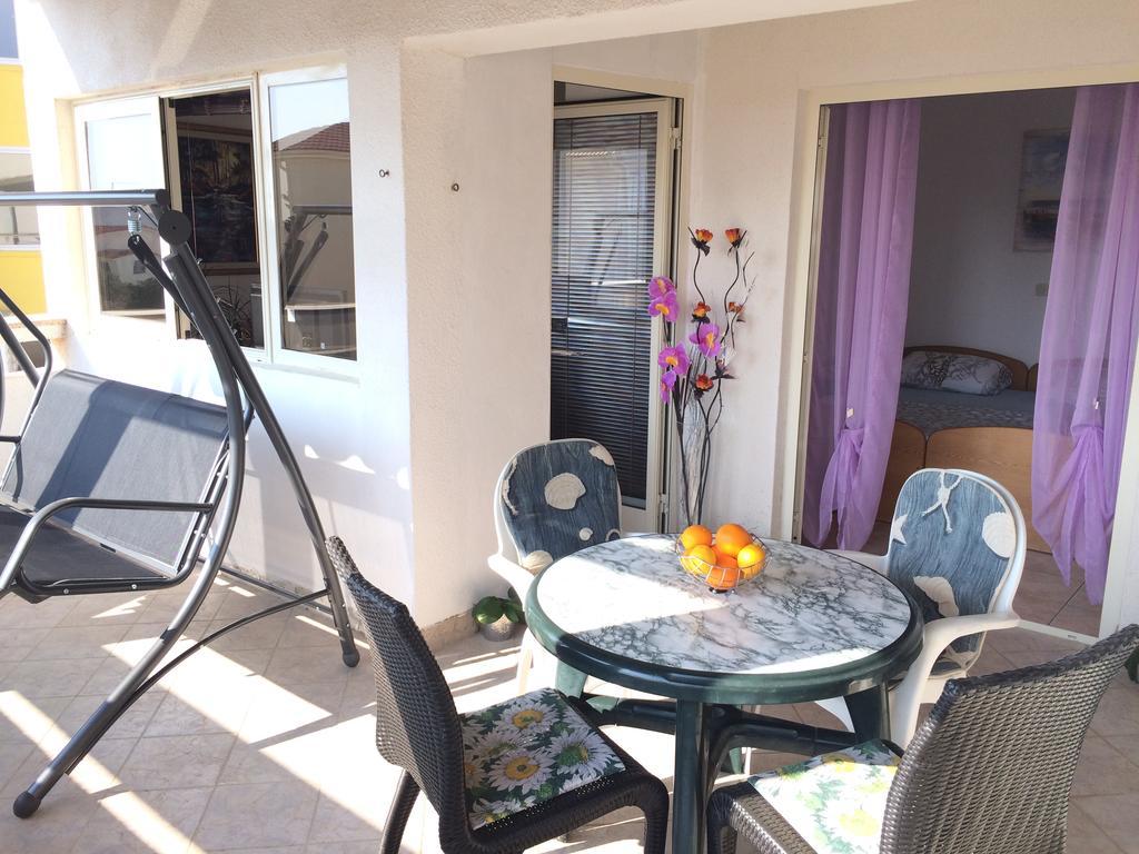 Apartmani Emilio โนวาลยา ภายนอก รูปภาพ