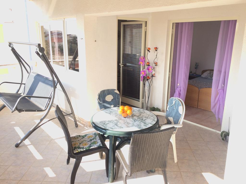 Apartmani Emilio โนวาลยา ภายนอก รูปภาพ