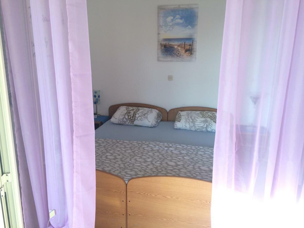 Apartmani Emilio โนวาลยา ภายนอก รูปภาพ