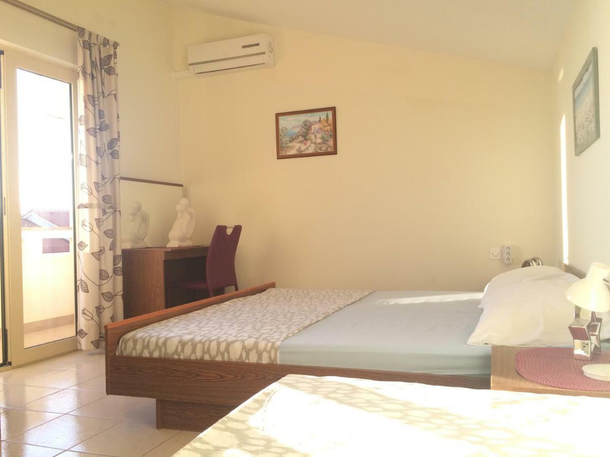 Apartmani Emilio โนวาลยา ภายนอก รูปภาพ