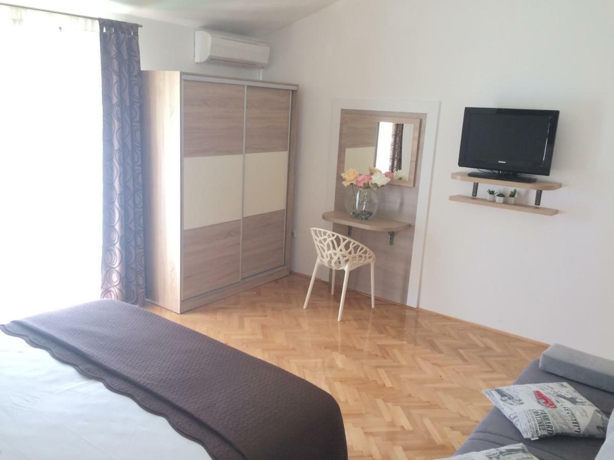 Apartmani Emilio โนวาลยา ภายนอก รูปภาพ
