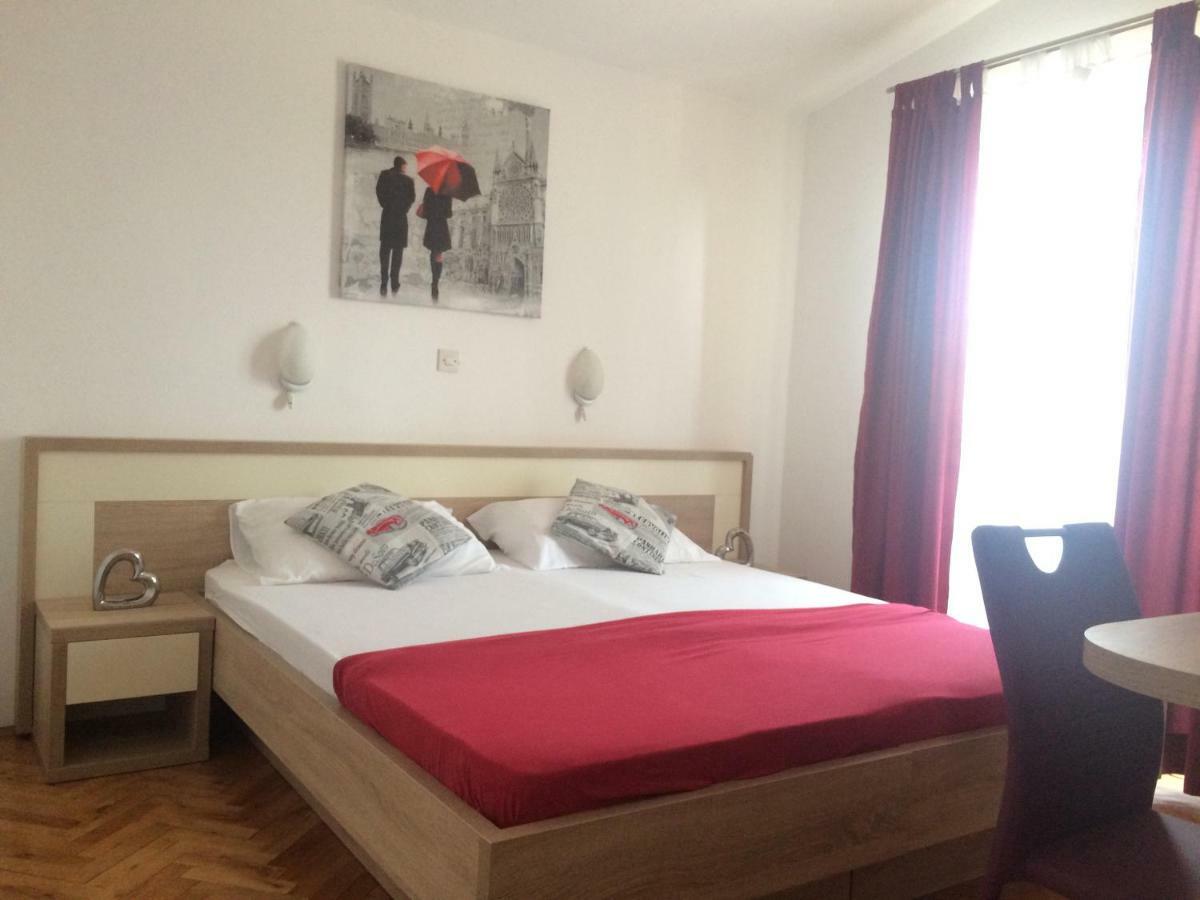 Apartmani Emilio โนวาลยา ภายนอก รูปภาพ