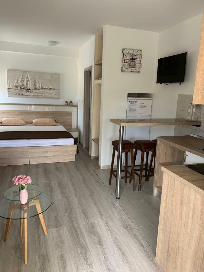 Apartmani Emilio โนวาลยา ภายนอก รูปภาพ