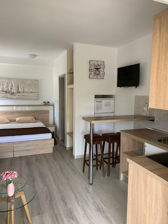 Apartmani Emilio โนวาลยา ภายนอก รูปภาพ